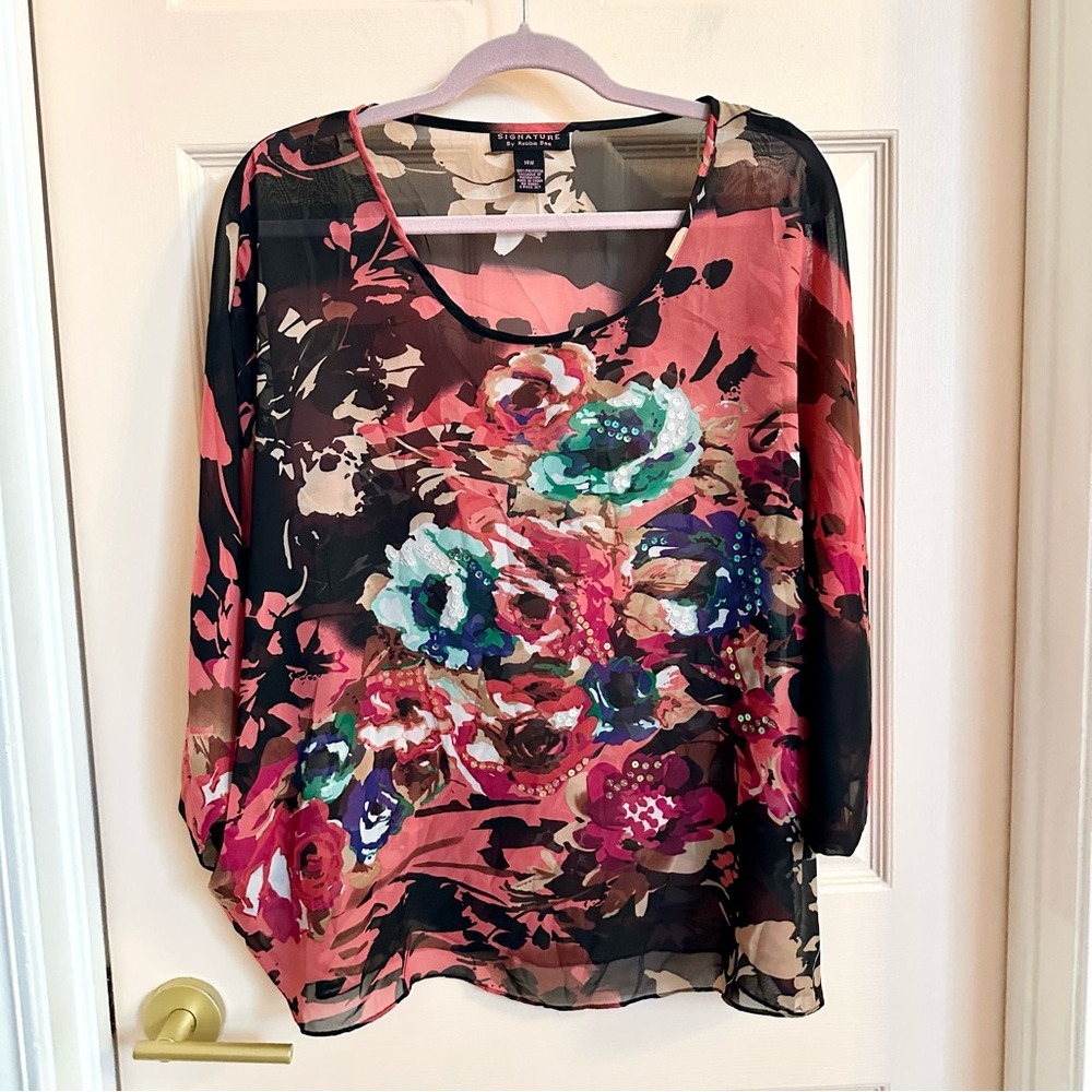 Semi sheer Signature by Robbie Bee top